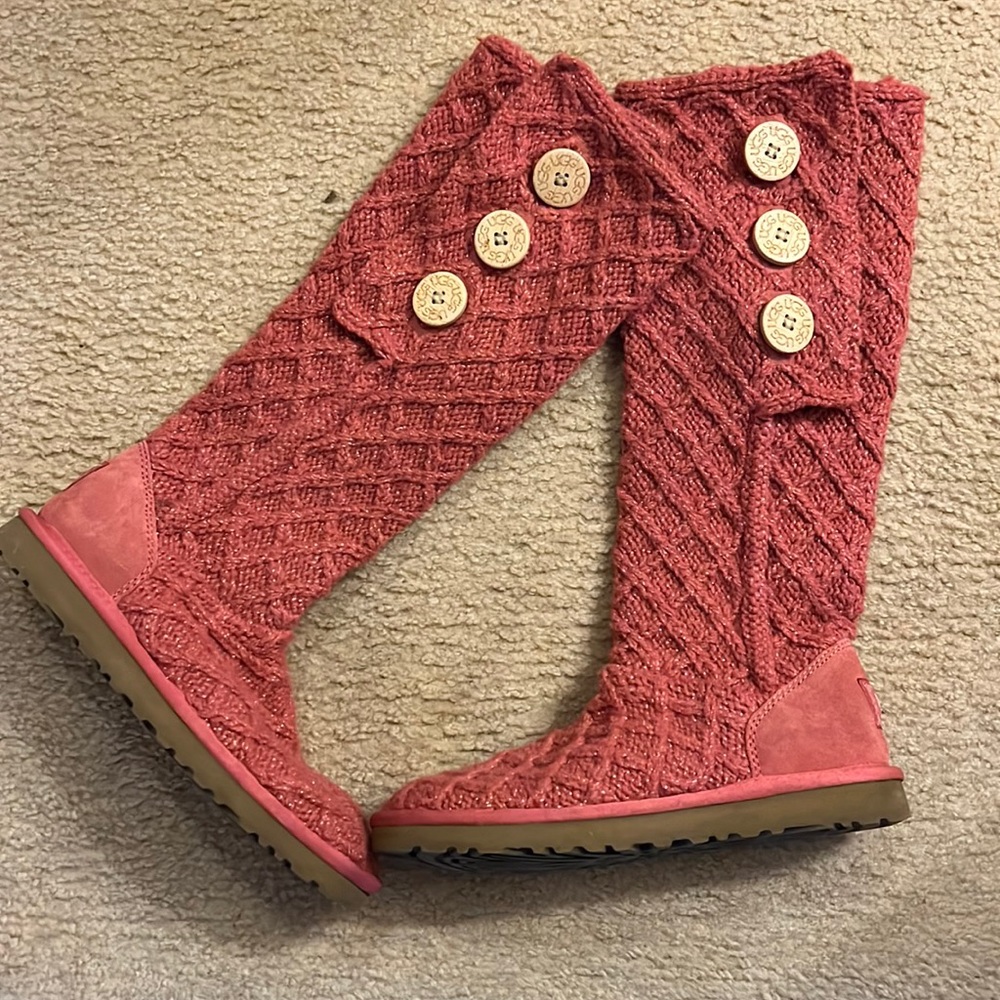Ugg classic cardy rose pink with gold speckles. Worn only 2-3 times max